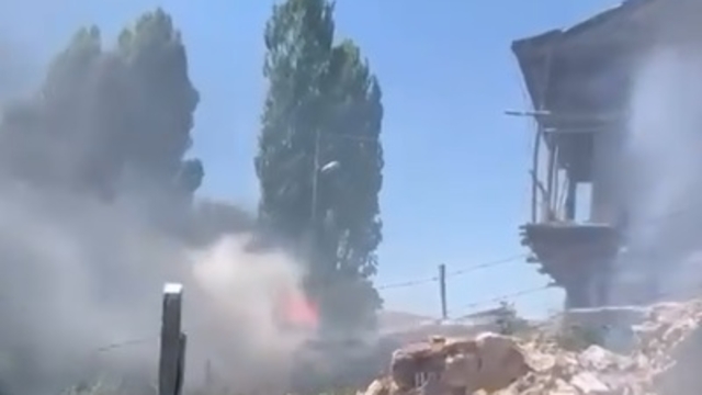 Anız yangınında alevler eve sıçradı