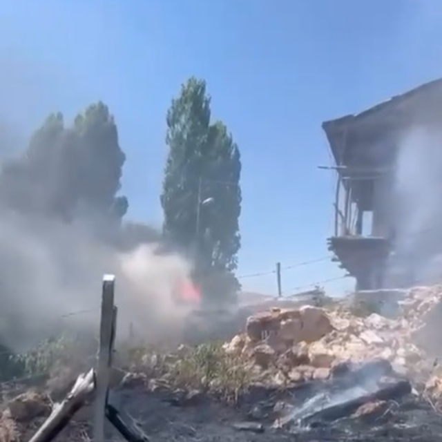 Anız yangınında alevler eve sıçradı