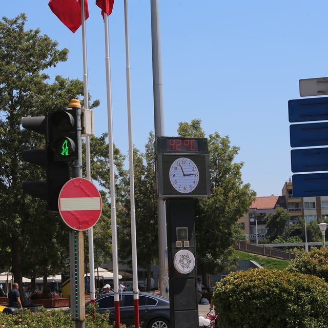 İzmir ve Aydın'da sıcak hava günlük hayatı olumsuz etkiledi