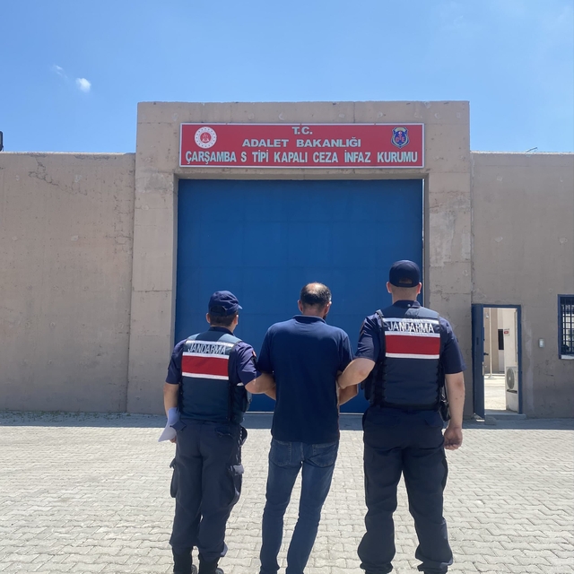 Samsun'da 10 yıl kesinleşmiş hapis cezasıyla aranan firari hükümlü yakaland...