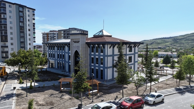 Başkan Çolakbayrakdar, Hacı Mustafa Tarman Kültür Merkezi'nde incelemelerde bulundu