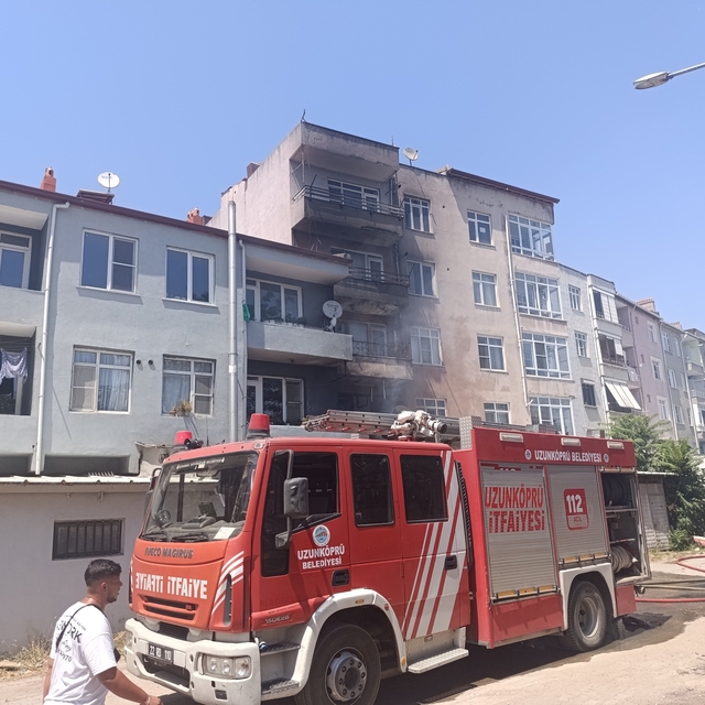 Edirne'de nalbur dükkanının deposunda yangın