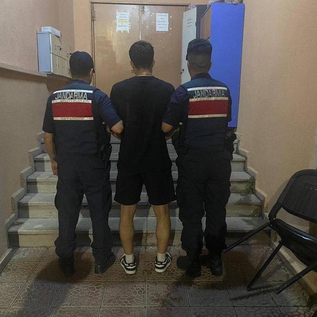 Artvin'de uyuşturucu operasyonunda yakalanan 2 zanlı tutuklandı