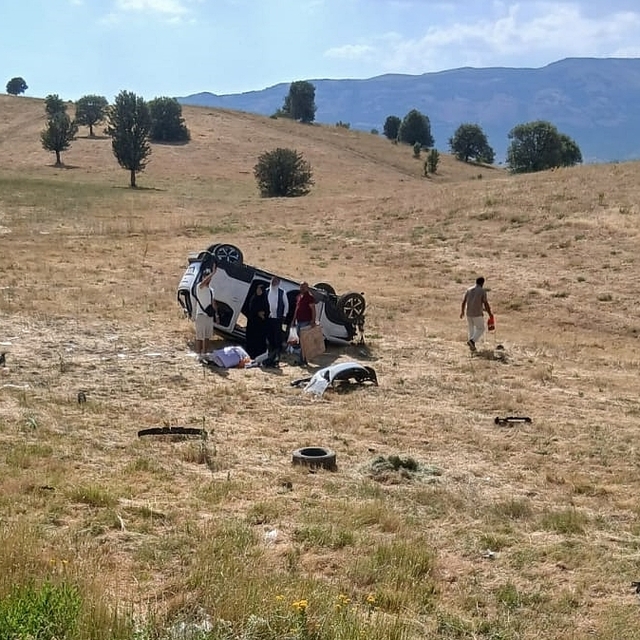 Bingöl'de hafif ticari aracın devrilmesi sonucu 1 çocuk öldü, 7 kişi yarala...