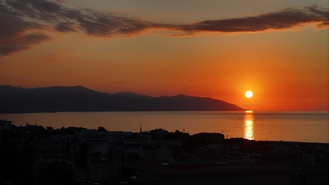 Trabzon'da gün batımı görülmeye değer manzaralar oluşturdu