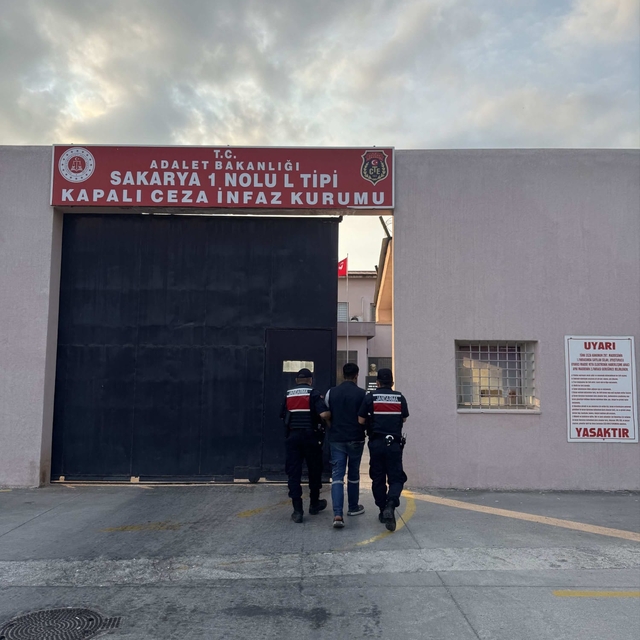 Sakarya'da uyuşturucu operasyonlarında 2 kişi tutuklandı