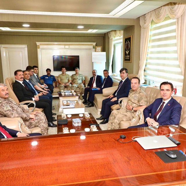 Bitlis Valisi Karakaya, Hizan'da incelemelerde bulundu