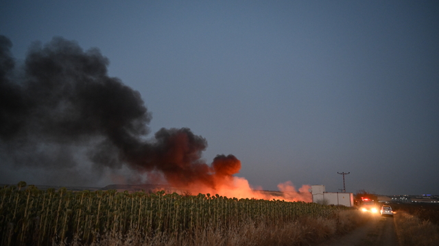 Edirne'de otluk alandan hafriyat döküm sahasına sıçrayan yangın söndürüldü