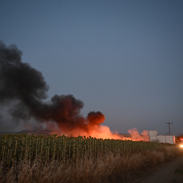 Edirne'de otluk alandan hafriyat döküm sahasına sıçrayan yangın söndürüldü