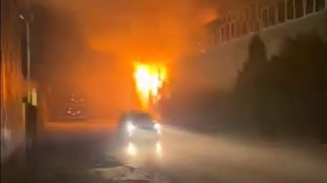 Kimya fabrikasının deposunda çıkan yangın söndürüldü