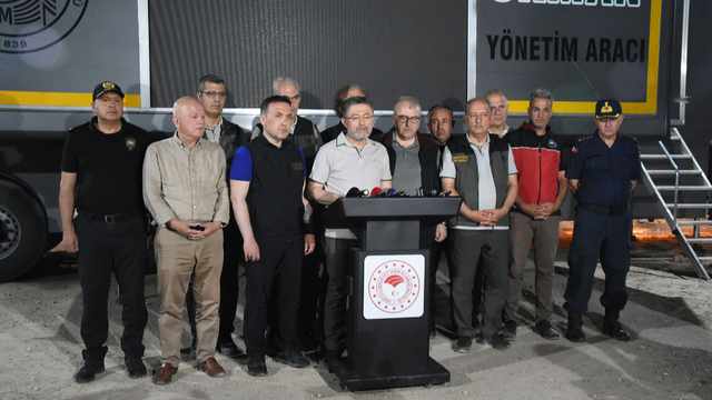 Bilecik'te evlerini boşaltan köylülerden 'yangın nöbeti' (3)