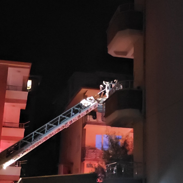 Çorum'da bir apartmanın 4. katında çıkan yangın söndürüldü