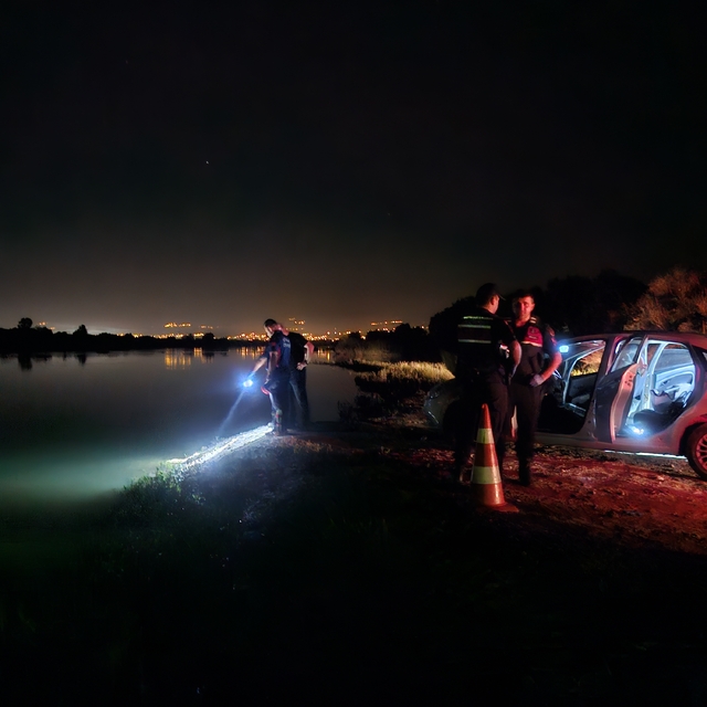 Tokat'ta iki kuzenin kaybolmadan önce bindiği otomobil Kelkit Çayı kenarınd...
