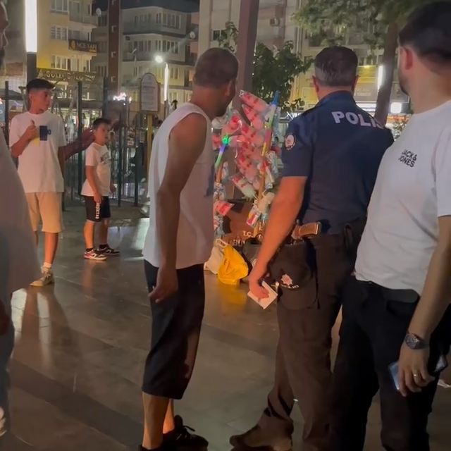 15 yaşındaki çocuk, pamuk şekerciyi bıçakladı