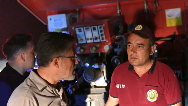 Bakan Yumaklı, Bilecik'te orman yangınıyla mücadele eden ekipleri ziyaret etti