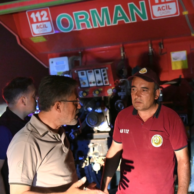 Bakan Yumaklı, Bilecik'te orman yangınıyla mücadele eden ekipleri ziyaret e...