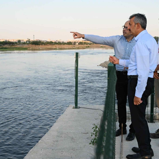 Edirne'deki hidroelektrik santralinden Meriç Nehri'ne su salındı