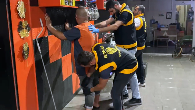 Oto galerideki uyuşturucu ticaretine suçüstü