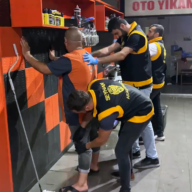 Oto galerideki uyuşturucu ticaretine suçüstü