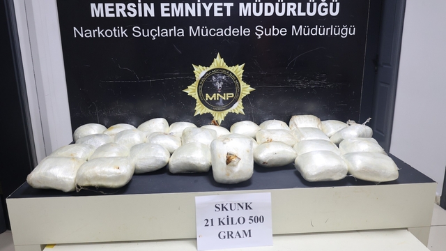 Mersin'de tırın yakıt tankerinde 21 kilogram esrar ele geçirildi