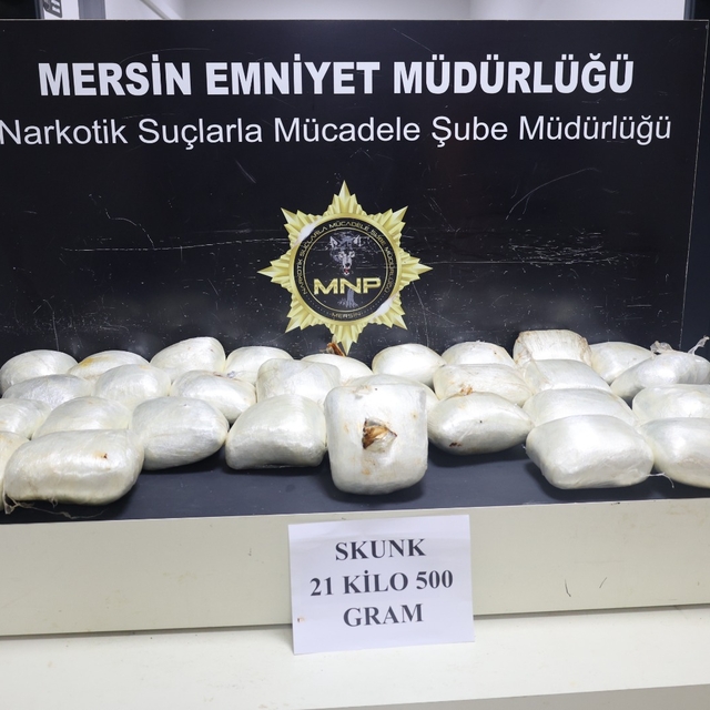 Mersin'de tırın yakıt tankerinde 21 kilogram esrar ele geçirildi