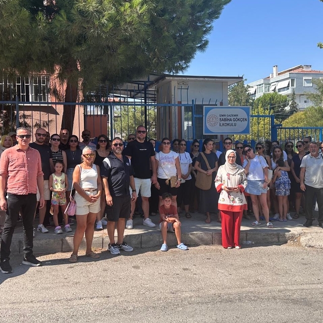 İzmir'de iki okulun birleştirilme kararına velilerden tepki