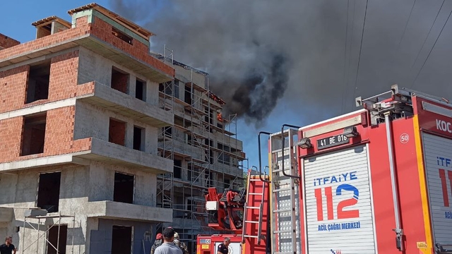 Kocaeli'de çıkan çatı yangını söndürüldü
