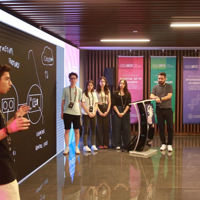 Başarılı gençler, "Teknoloji ve Akademik Girişimcilik Kampı"nda buluştu