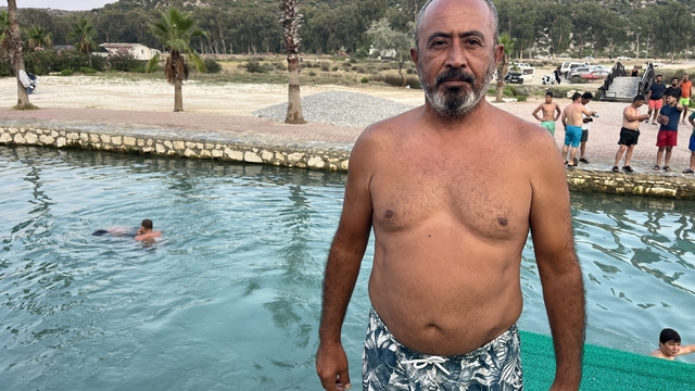 Demre'deki "Burguç" suyu sıcak yaz günlerinde serinlemek isteyenlerin uğrak noktası oldu