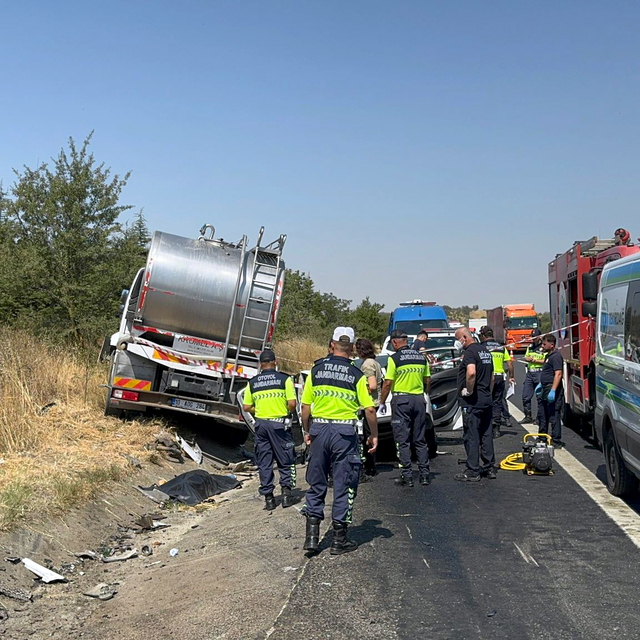 Tekirdağ'da kamyon ile otomobil çarpıştı: 4 ölü