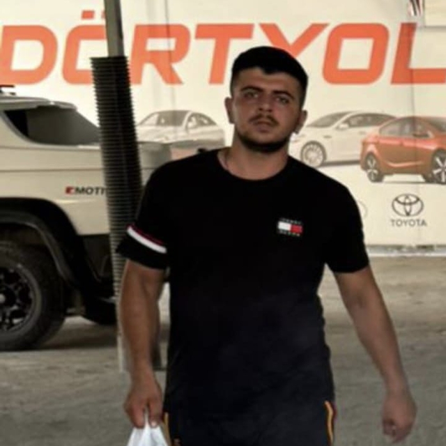 Tartıştığı oğlunu bıçaklayarak öldürdü; cinayet kamerada