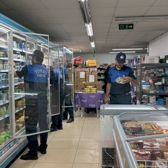 Tokat zabıta ekipleri marketlerde denetim yaptı