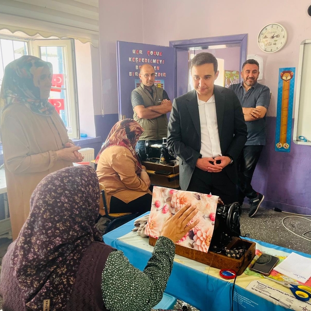 Eskil Kaymakamı Yurddaş, dikiş nakış kursunu ziyaret etti