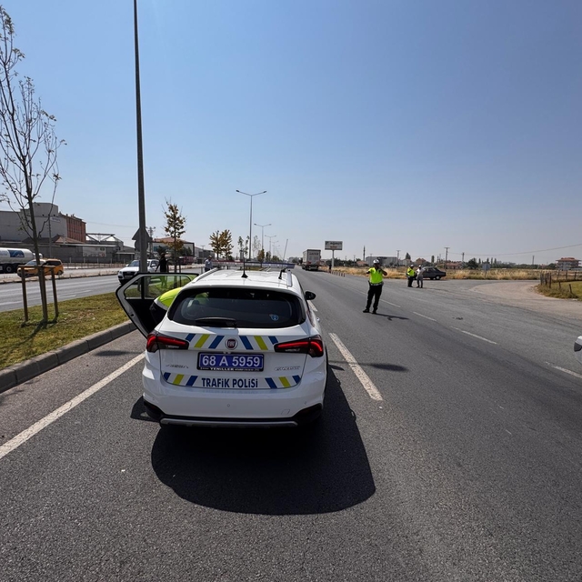 Aksaray'da otomobil ile tır çarpıştı, 1 kişi yaralandı