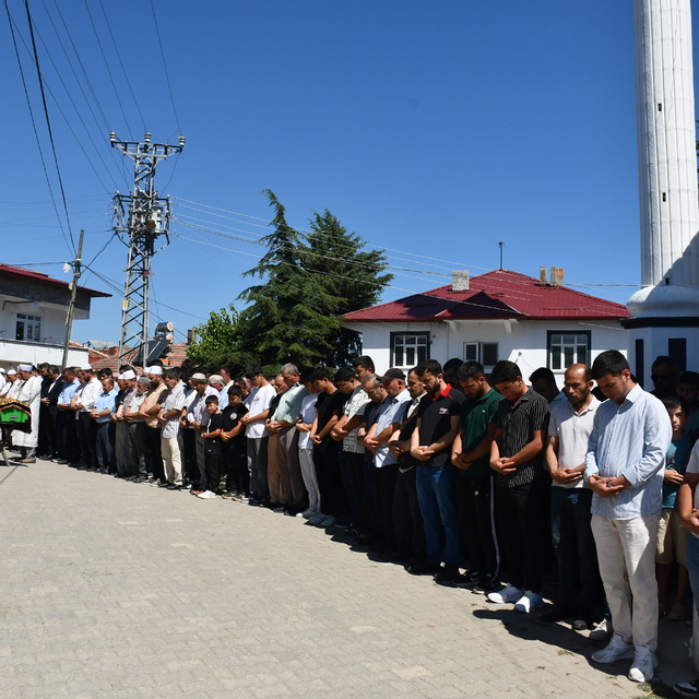 Samsun'da baraj gölünde boğulan 2 gencin cenazesi toprağa verildi