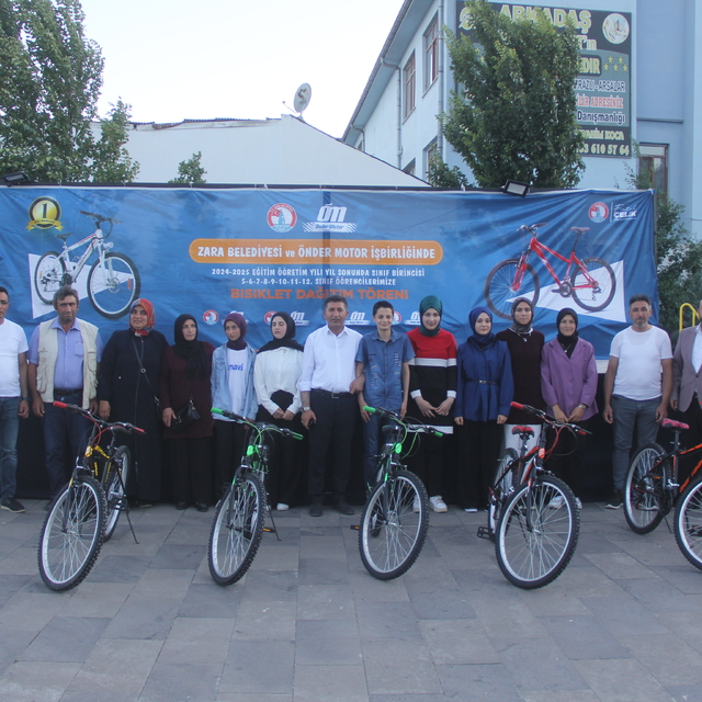 Zara'da başarılı 84 öğrenciye bisiklet hediye edildi