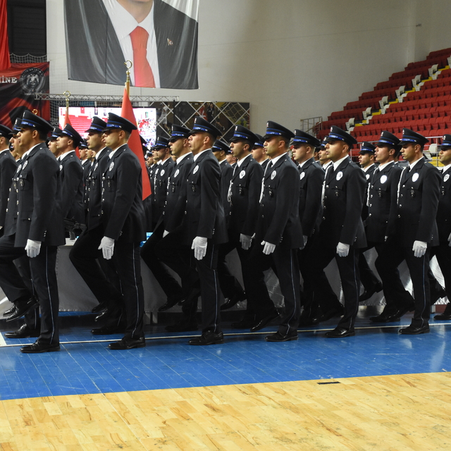 Karaman'da eğitimlerini tamamlayan 228 polis adayı mezun oldu