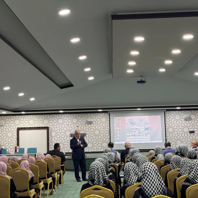 Diyanet İşleri Başkan Yardımcısı İşliyen'den Ladik'te konferans