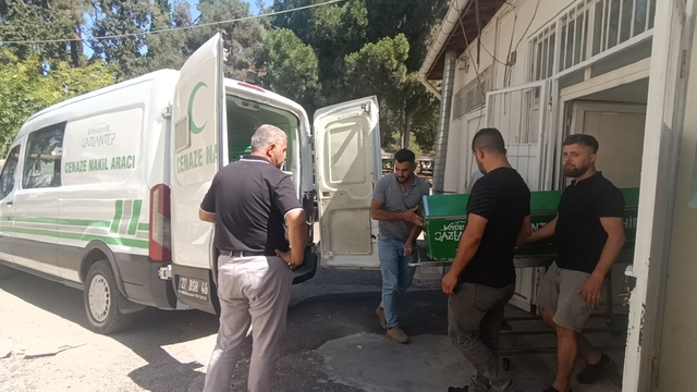 Ranzaya asılı bornoz ipi boğazına dolanan Özlem öldü