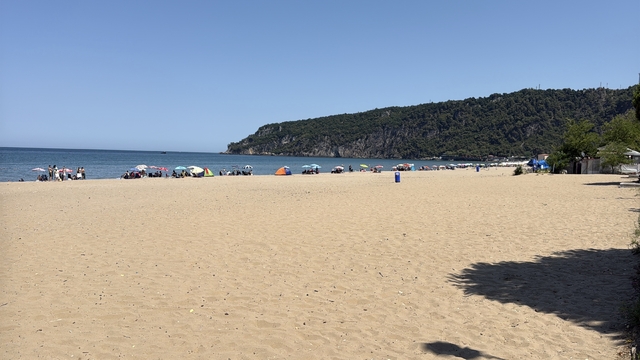 Bartın'da dunuz suyu soğuk olunca plaj boş kaldı