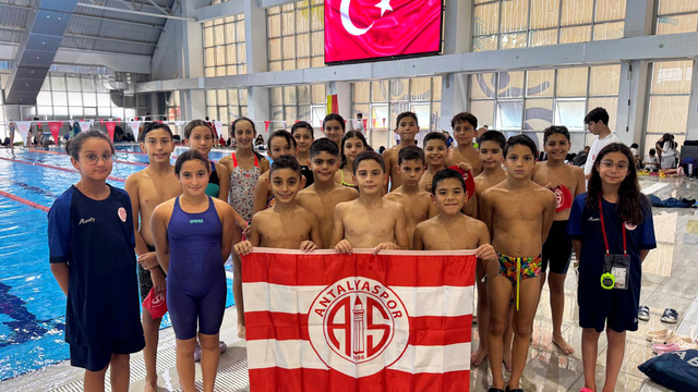 Antalyaspor yüzme takımı Gelişim Ligi final etabına yükseldi