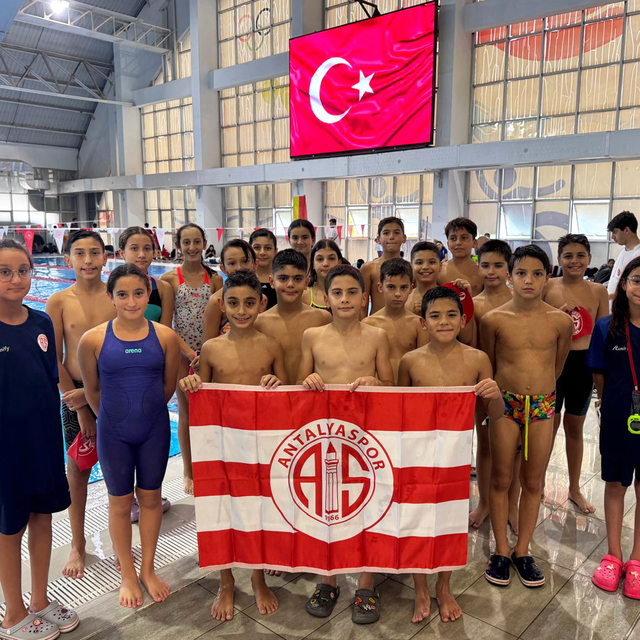 Antalyaspor yüzme takımı Gelişim Ligi final etabına yükseldi