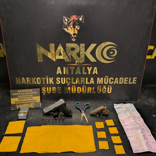 Antalya'da uyuşturucu operasyonlarında 12 kişi tutuklandı