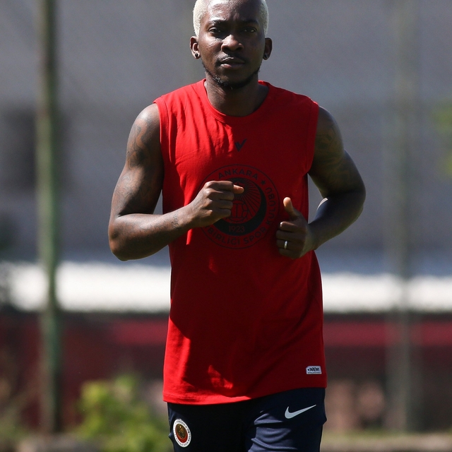 Gençlerbirliği'nde yeni transfer Onyekuru, ilk antrenmanına çıktı