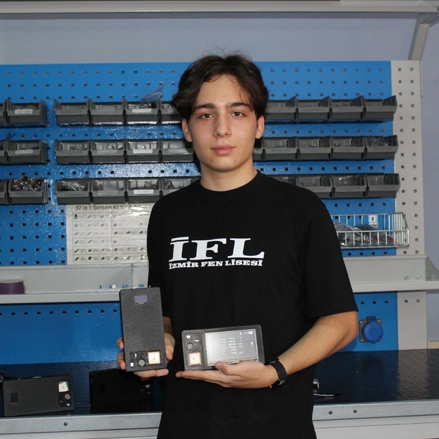 Liseli Barkın, geliştirdiği hava kirliliği ölçüm cihazı ile Türkiye 1'incis...