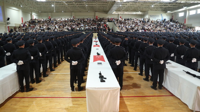 Erzincan'da eğitimlerini tamamlayan 449 polis adayı mezun oldu