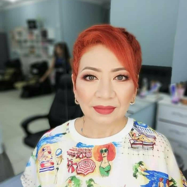 Evinde ölü bulunan Özbek Dinara'nın tabutunu kadınlar taşıdı