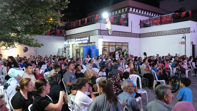 Güdül'de Yeşilçam filmleri vatandaşlardan ilgi gördü