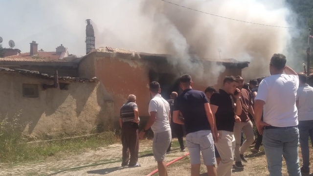 Evde çıkan yangında bedensel engelli öldü