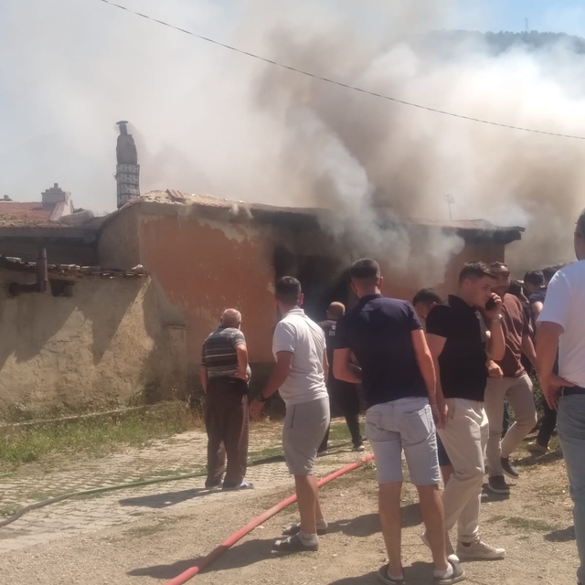 Evde çıkan yangında bedensel engelli öldü